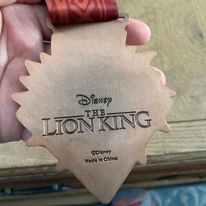 Animated Lion King runDisney medal from the summer virtual series 2021